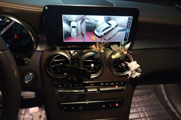 Used Mercedes-Benz GLC 2020 Facelift GLC 260 L 4MATIC Luxury Edition Audio And AC Panel