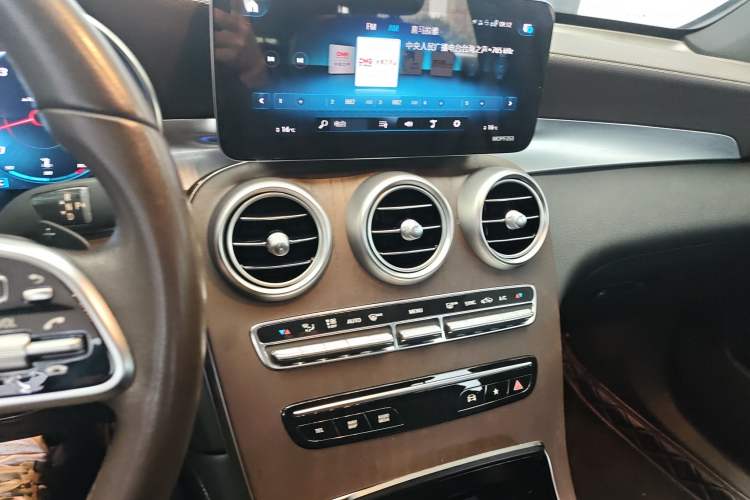 Used Mercedes-Benz GLC 2020 Facelift GLC 260 L 4MATIC Luxury Edition Audio And AC Panel