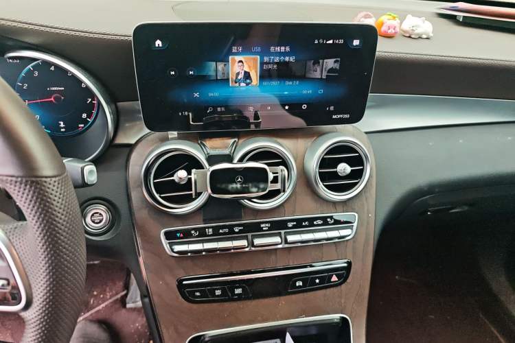 Used Mercedes-Benz GLC 2020 Facelift GLC 260 L 4MATIC Luxury Edition Audio And AC Panel