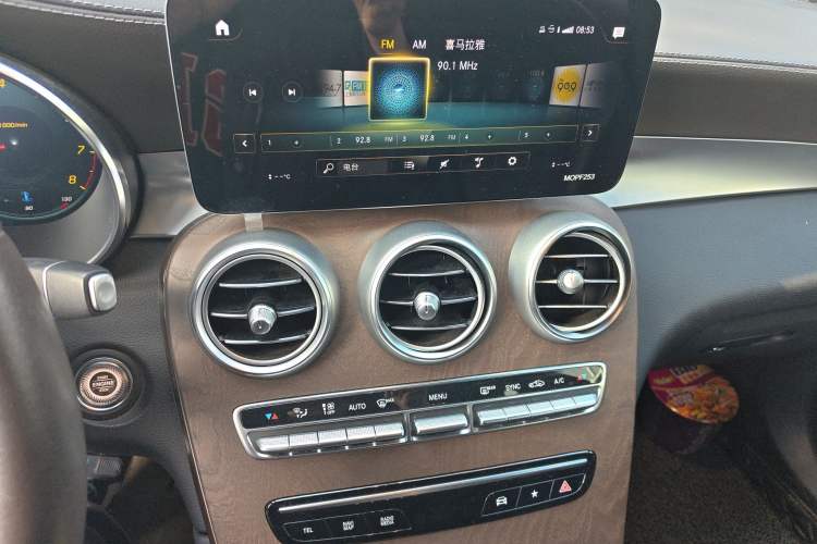 Used Mercedes-Benz GLC 2020 Facelift GLC 260 L 4MATIC Luxury Edition Audio And AC Panel