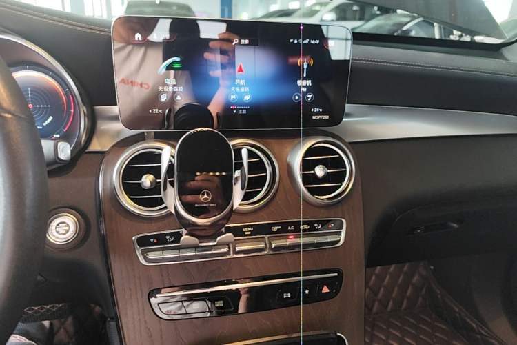 Used Mercedes-Benz GLC 2020 Facelift GLC 300 L 4MATIC Dynamic Edition Audio And AC Panel