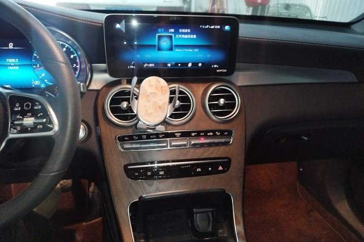 Used Mercedes-Benz GLC 2020 Facelift GLC 300 L 4MATIC Dynamic Edition Audio And AC Panel