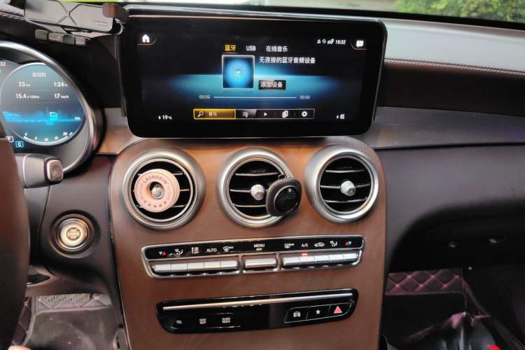 Used Mercedes-Benz GLC 2020 Facelift GLC 260 L 4MATIC Luxury Edition Audio And AC Panel