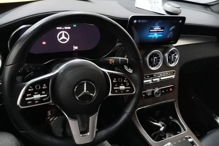 Used Mercedes-Benz GLC 2020 GLC 300 L 4MATIC Dynamic Edition Center Console