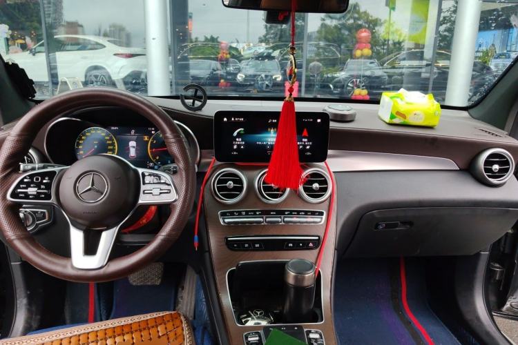 Used Mercedes-Benz GLC 2020 GLC 300 L 4MATIC Dynamic Edition Center Console