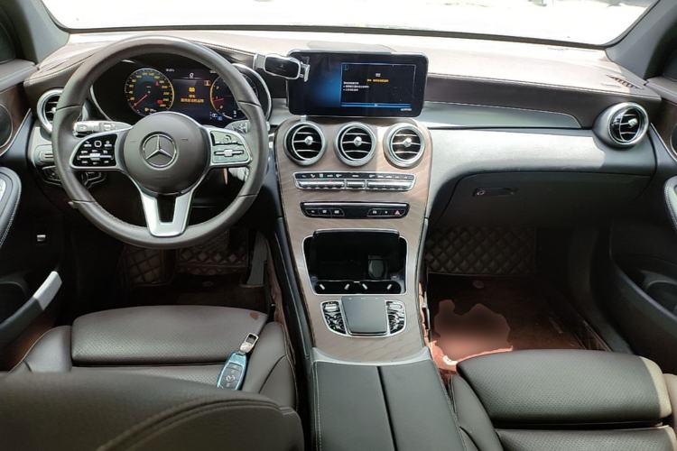 Used Mercedes-Benz GLC 2020 GLC 300 L 4MATIC Dynamic Edition Center Console
