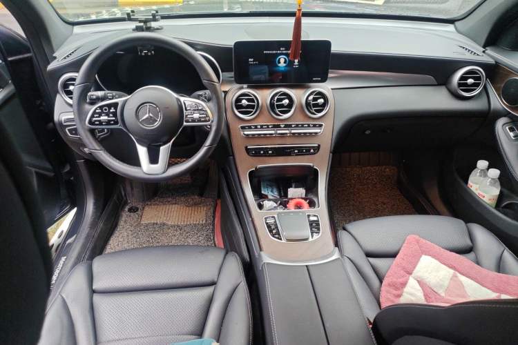 Used Mercedes-Benz GLC 2020 Facelift GLC 300 L 4MATIC Dynamic Edition Center Console