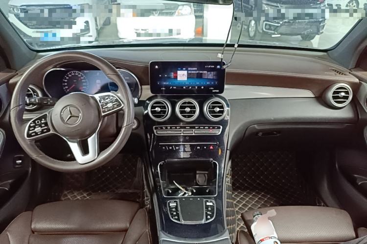Used Mercedes-Benz GLC 2020 Facelifted GLC 260 L 4MATIC Dynamic Edition Center Console