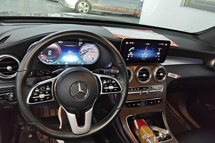 Used Mercedes-Benz GLC 2020 GLC 300 L 4MATIC Dynamic Edition Center Console