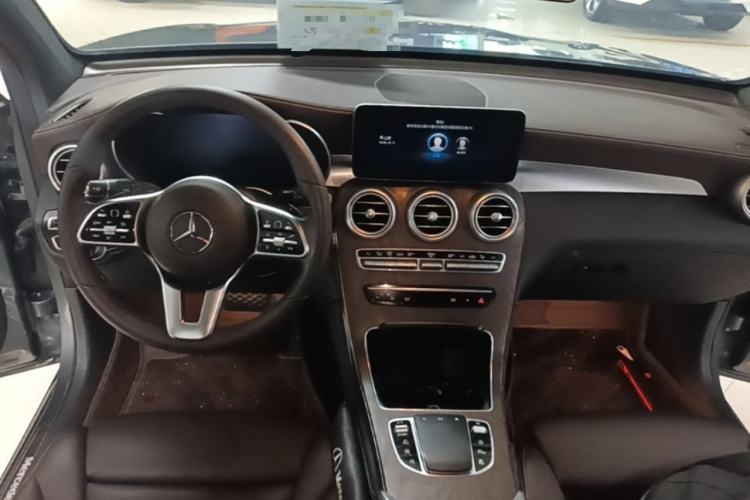 Used Mercedes-Benz GLC 2020 Facelifted GLC 260 L 4MATIC Dynamic Edition Center Console