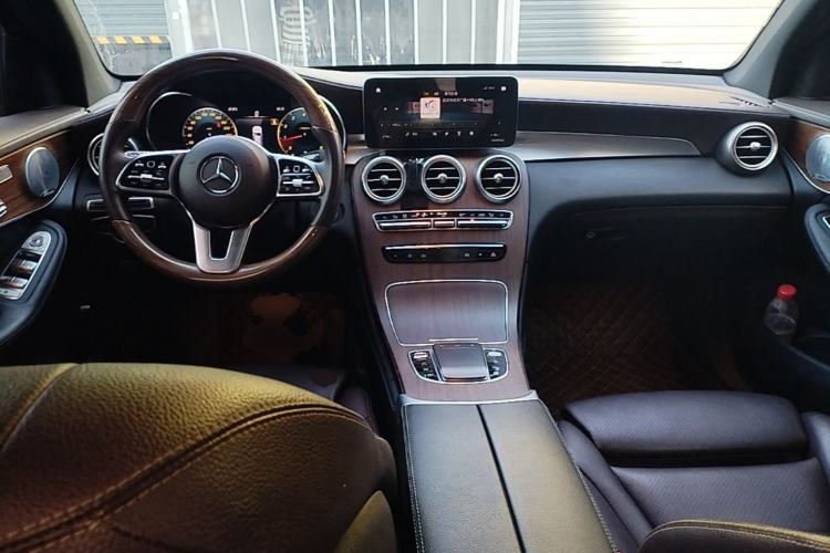 Used Mercedes-Benz GLC 2020 GLC 300 L 4MATIC Luxury Model Center Console