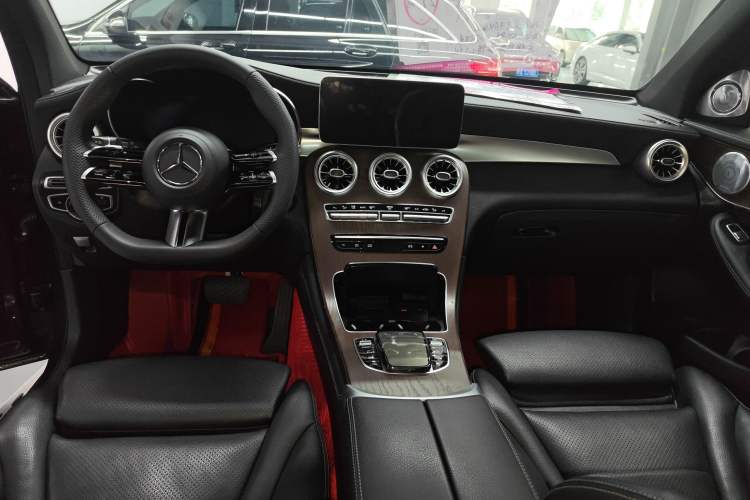 Used Mercedes-Benz GLC 2020 Facelift GLC 300 L 4MATIC Dynamic Edition Center Console