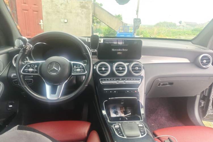 Used Mercedes-Benz GLC 2020 GLC 300 L 4MATIC Luxury Model Center Console