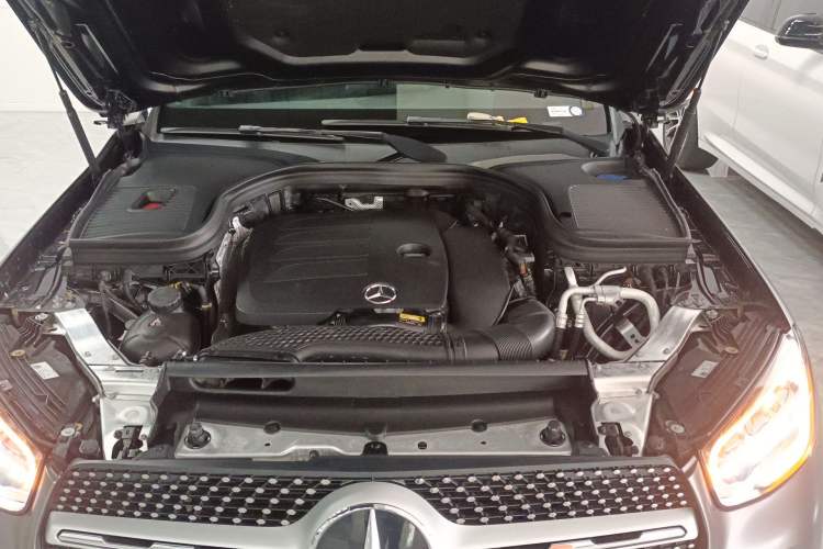 Used Mercedes-Benz GLC 2020 GLC 300 L 4MATIC Dynamic Edition Engine Bay