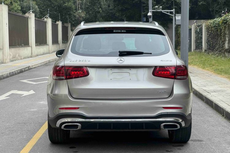 Used Mercedes-Benz GLC 2020 GLC 260 L 4MATIC Luxury Model Exterior 2