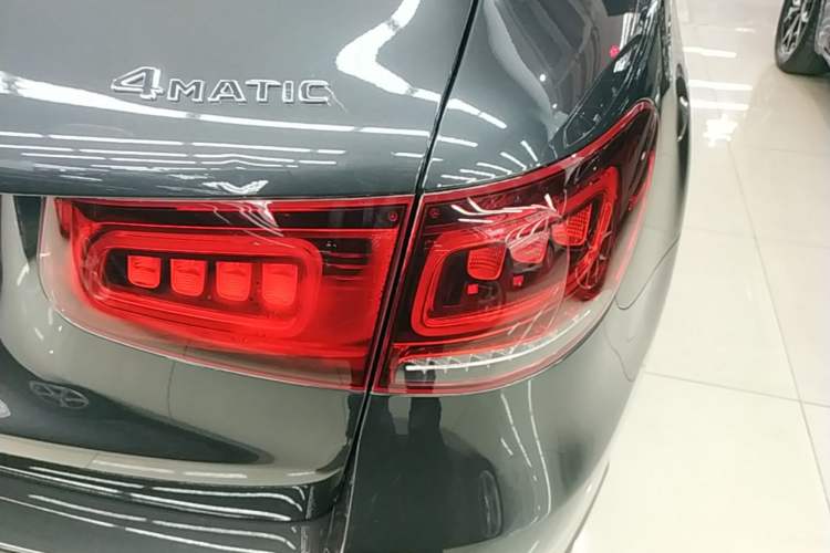 Used Mercedes-Benz GLC 2020 GLC 260 L 4MATIC Luxury Model Exterior 3