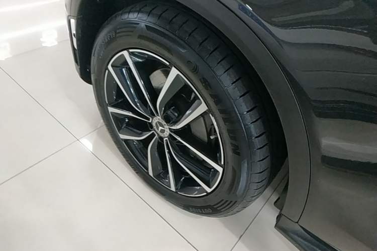 Used Mercedes-Benz GLC 2020 GLC 260 L 4MATIC Luxury Model Exterior 4