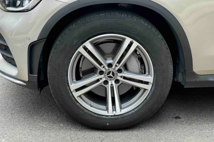 Used Mercedes-Benz GLC 2020 GLC 260 L 4MATIC Luxury Model Exterior 6