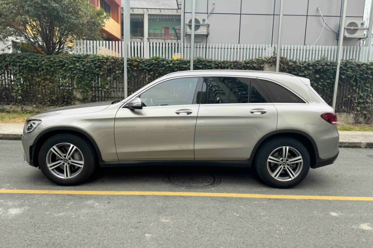 Used Mercedes-Benz GLC 2020 GLC 260 L 4MATIC Luxury Model Exterior 8