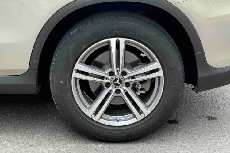 Used Mercedes-Benz GLC 2020 GLC 260 L 4MATIC Luxury Model Exterior 9