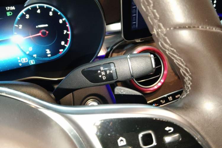 Used Mercedes-Benz GLC 2020 GLC 300 L 4MATIC Dynamic Edition Gear Lever