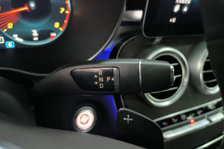 Used Mercedes-Benz GLC 2020 Facelift GLC 260 L 4MATIC Luxury Edition Gear Lever
