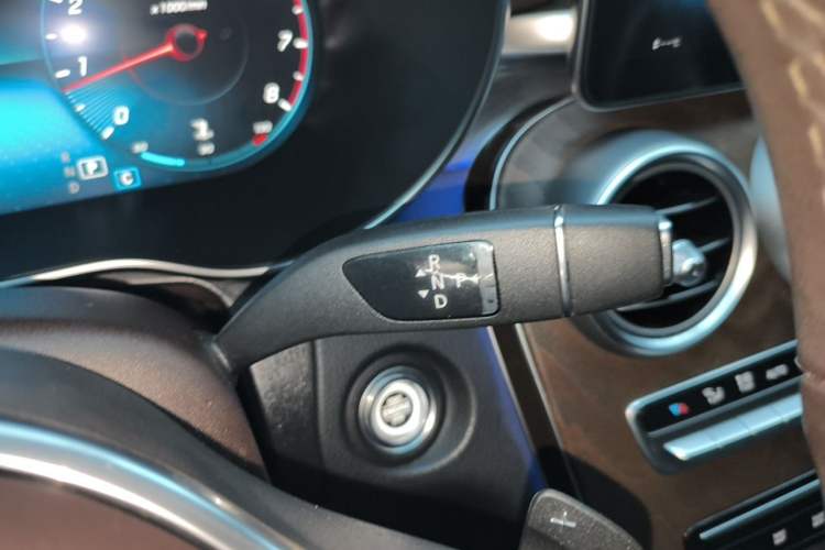 Used Mercedes-Benz GLC 2020 Facelift GLC 260 L 4MATIC Luxury Edition Gear Lever