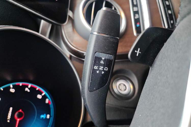 Used Mercedes-Benz GLC 2020 Facelift GLC 300 L 4MATIC Dynamic Edition Gear Lever