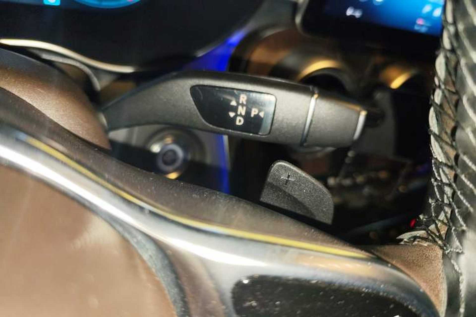 Used Mercedes-Benz GLC 2020 Facelift GLC 300 L 4MATIC Dynamic Edition Gear Lever