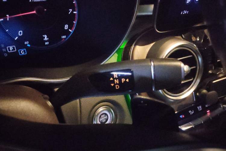 Used Mercedes-Benz GLC 2020 Facelift GLC 260 L 4MATIC Luxury Edition Gear Lever
