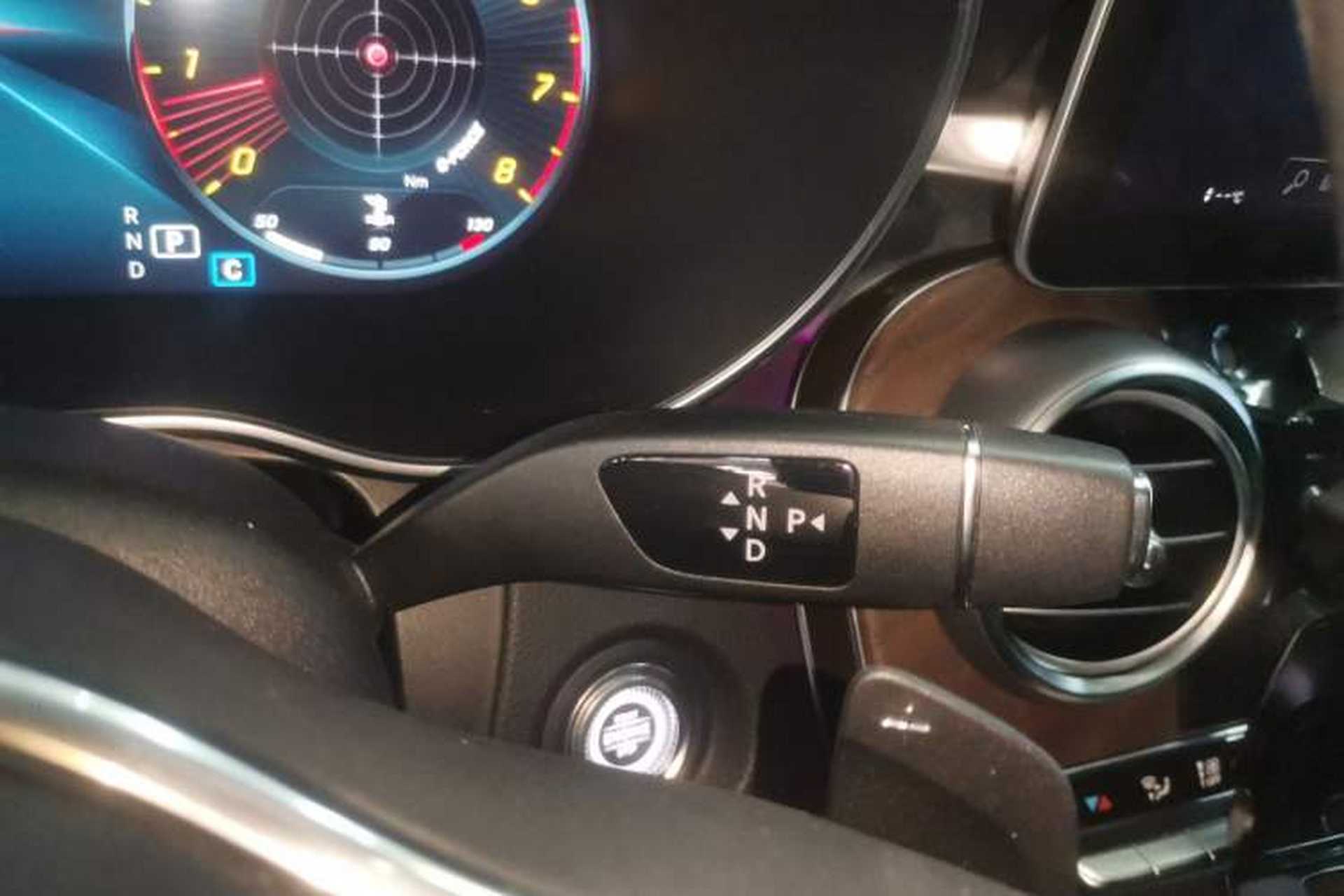 Used Mercedes-Benz GLC 2020 GLC 300 L 4MATIC Dynamic Edition Gear Lever