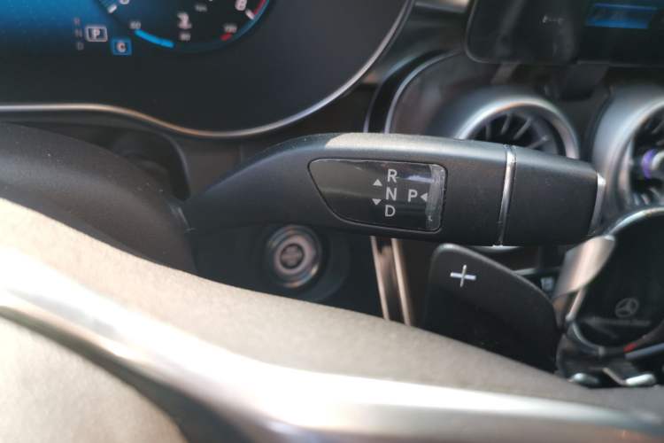 Used Mercedes-Benz GLC 2020 Facelift GLC 300 L 4MATIC Dynamic Edition Gear Lever