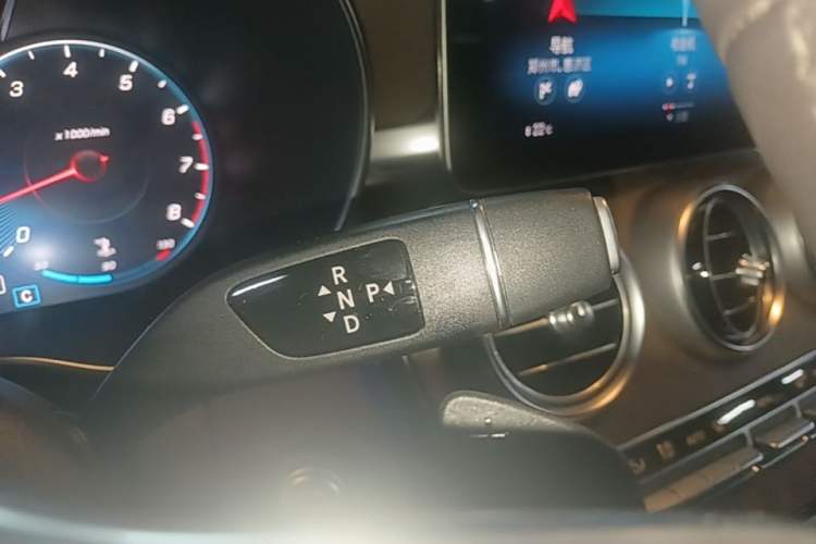 Used Mercedes-Benz GLC 2020 GLC 300 L 4MATIC Dynamic Edition Gear Lever