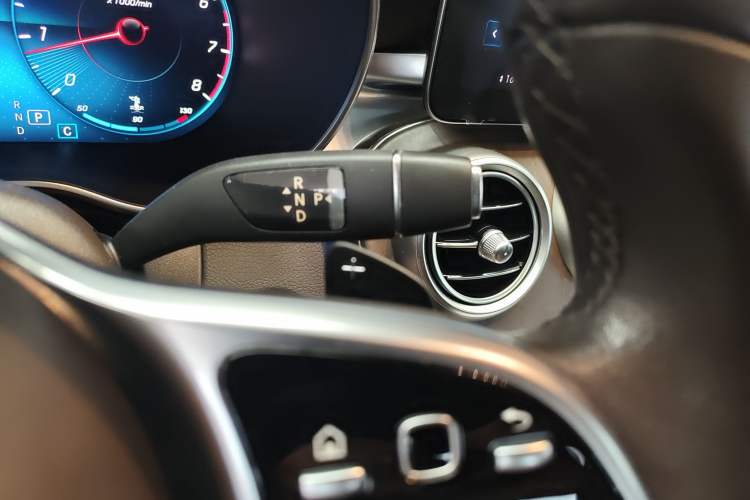 Used Mercedes-Benz GLC 2020 Facelift GLC 260 L 4MATIC Luxury Edition Gear Lever