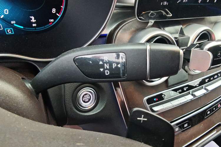 Used Mercedes-Benz GLC 2020 Facelift GLC 260 L 4MATIC Luxury Edition Gear Lever