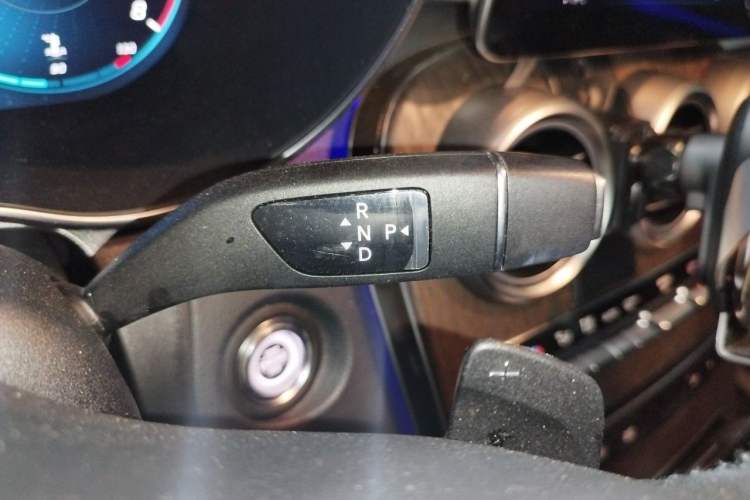 Used Mercedes-Benz GLC 2020 Facelift GLC 300 L 4MATIC Dynamic Edition Gear Lever
