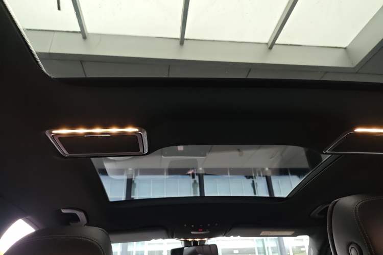 Used Mercedes-Benz GLC 2020 Facelift GLC 260 L 4MATIC Luxury Edition Headliner