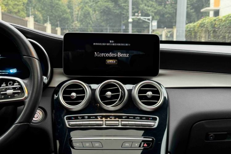 Used Mercedes-Benz GLC 2020 GLC 260 L 4MATIC Luxury Model Interior 10