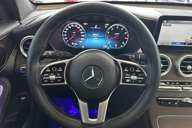 Used Mercedes-Benz GLC 2020 Facelift GLC 260 L 4MATIC Luxury Edition Interior 2