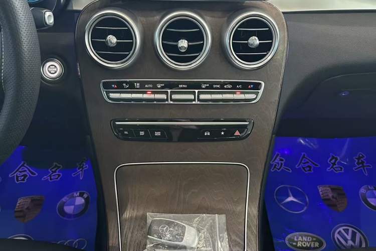 Used Mercedes-Benz GLC 2020 Facelift GLC 260 L 4MATIC Luxury Edition Interior 3