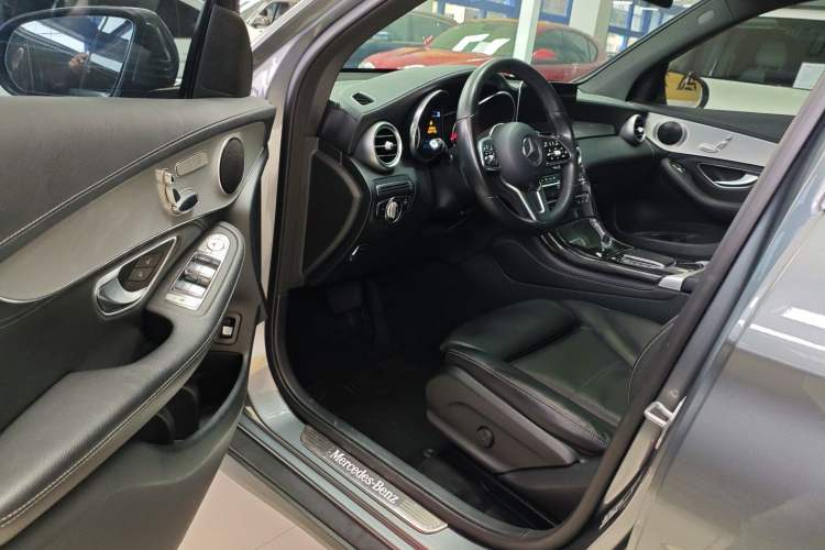 Used Mercedes-Benz GLC 2020 GLC 260 L 4MATIC Dynamic Model Interior 3