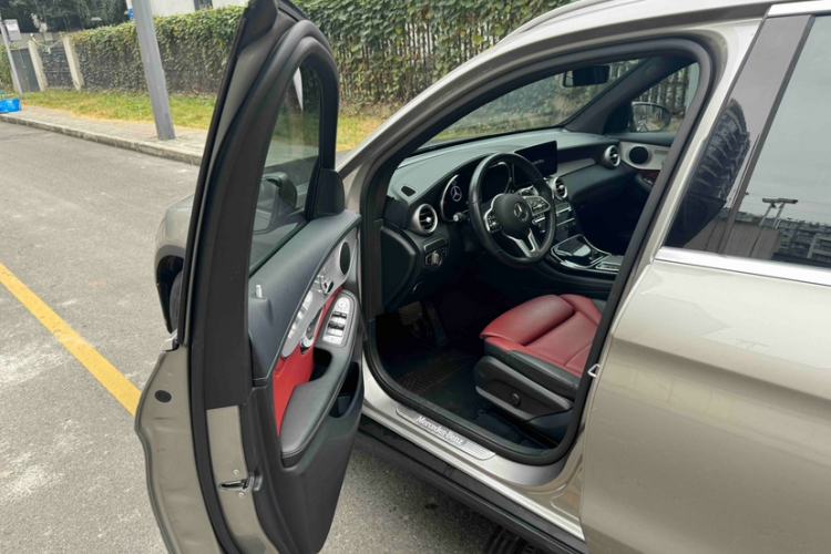 Used Mercedes-Benz GLC 2020 GLC 260 L 4MATIC Luxury Model Interior 4