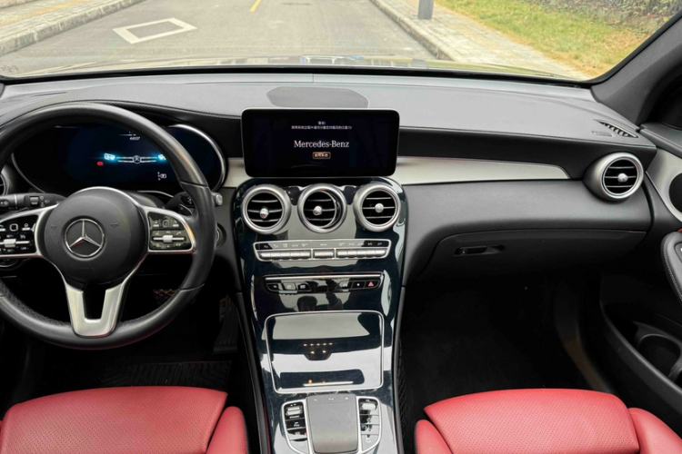 Used Mercedes-Benz GLC 2020 GLC 260 L 4MATIC Luxury Model Interior 5