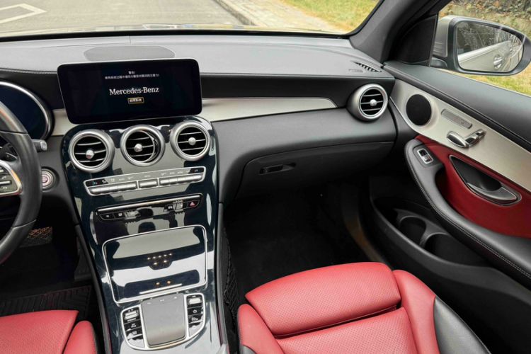 Used Mercedes-Benz GLC 2020 GLC 260 L 4MATIC Luxury Model Interior 8