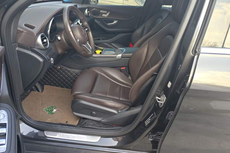 Used Mercedes-Benz GLC 2020 Facelift GLC 260 L 4MATIC Luxury Edition Left Front Seat