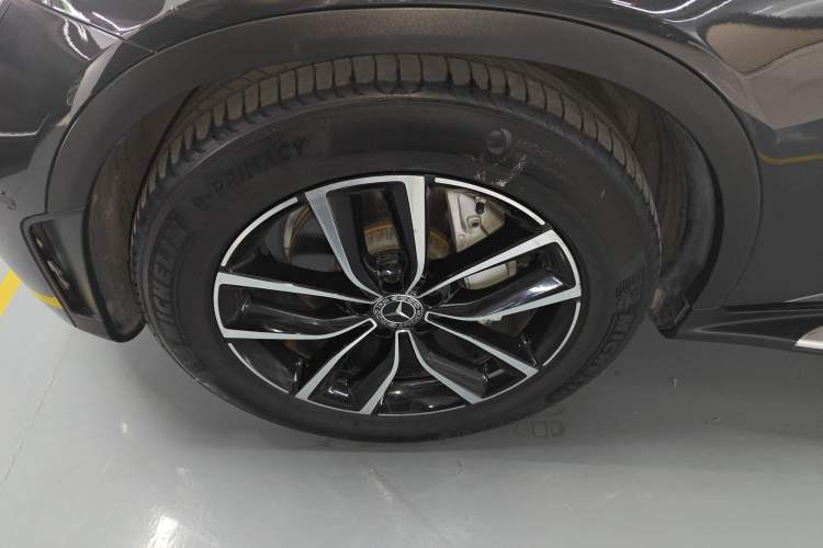 Used Mercedes-Benz GLC 2020 Facelift GLC 300 L 4MATIC Dynamic Edition Left Front Wheel Hub