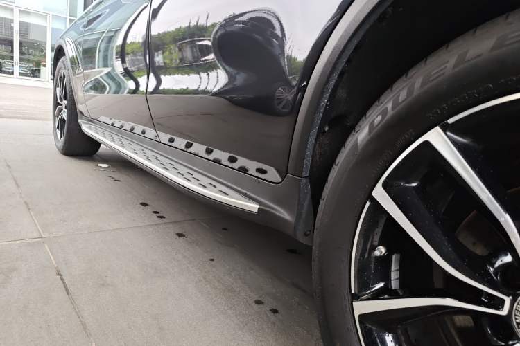 Used Mercedes-Benz GLC 2020 Facelift GLC 260 L 4MATIC Luxury Edition Left Side Sill