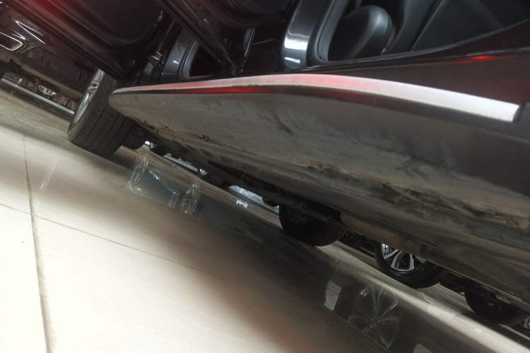 Used Mercedes-Benz GLC 2020 GLC 260 L 4MATIC Luxury Model Left Side Sill