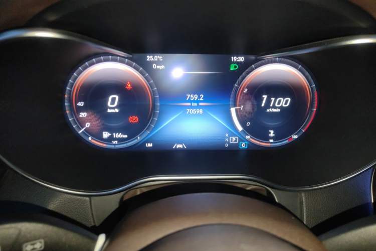Used Mercedes-Benz GLC 2020 GLC 300 L 4MATIC Dynamic Edition Odometer Close Up