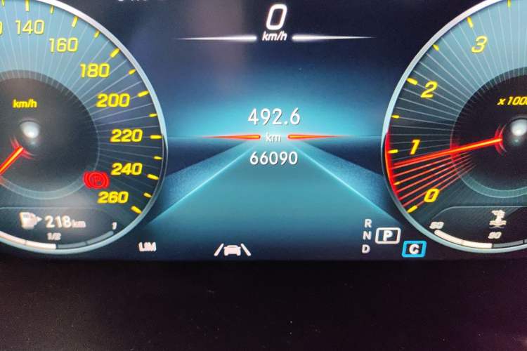 Used Mercedes-Benz GLC 2020 GLC 300 L 4MATIC Dynamic Edition Odometer Close Up